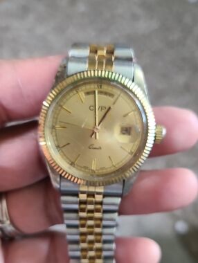 CVP Presidential Quartz Watch Mens Two Tone Fluted Bezel Day Date Needs Battery